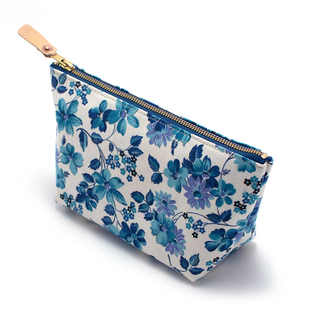 General Knot & Co 1950's Bluebell Garden Travel Clutch, photo 4 of 4